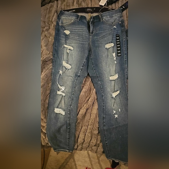 Torrid Bombshell - Picture 1 of 2